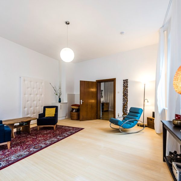 AMBRA - Praxis in Regensburg für Traumatherapie und Körperpsychotherapie Dieter Tatz M.A. Meine therapeutischen Schwerpunkte liegen in der Traumatherapie, der Integrativen Körperpsychotherapie, und der Atemtherapie. Außerdem biete ich Kurse an für Trauma & Bewusstsein, Holotropes Atmen, Stabilisierungsgruppe für Menschen mit Traumafolgestörungen (THZO) und Trauma- & Tension Releasing Exercises (TRE).