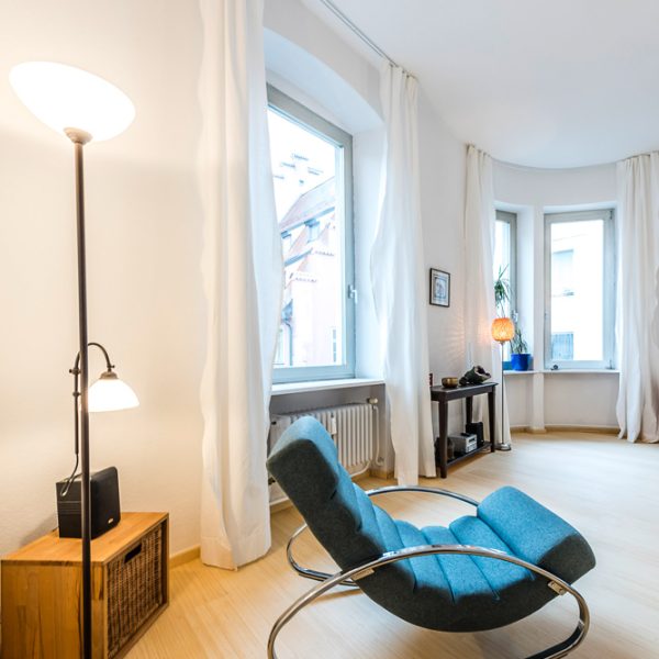 AMBRA - Praxis in Regensburg für Traumatherapie und Körperpsychotherapie Dieter Tatz M.A. Meine therapeutischen Schwerpunkte liegen in der Traumatherapie, der Integrativen Körperpsychotherapie, und der Atemtherapie. Außerdem biete ich Kurse an für Trauma & Bewusstsein, Holotropes Atmen, Stabilisierungsgruppe für Menschen mit Traumafolgestörungen (THZO) und Trauma- & Tension Releasing Exercises (TRE).