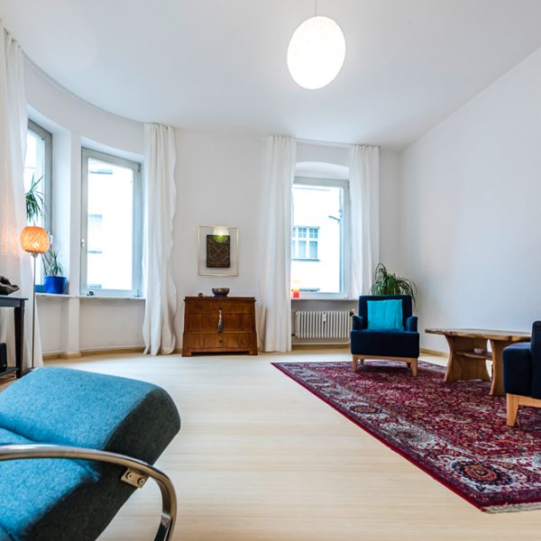 AMBRA - Praxis in Regensburg für Traumatherapie und Körperpsychotherapie Dieter Tatz M.A. Meine therapeutischen Schwerpunkte liegen in der Traumatherapie, der Integrativen Körperpsychotherapie, und der Atemtherapie. Außerdem biete ich Kurse an für Trauma & Bewusstsein, Holotropes Atmen, Stabilisierungsgruppe für Menschen mit Traumafolgestörungen (THZO) und Trauma- & Tension Releasing Exercises (TRE).