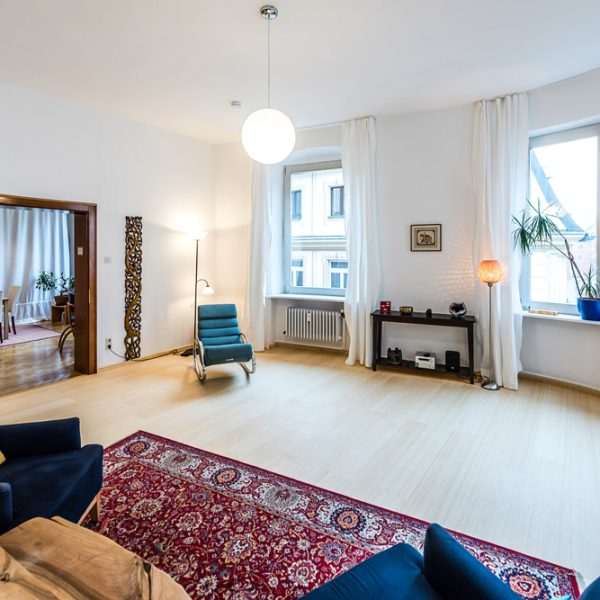 AMBRA - Praxis in Regensburg für Traumatherapie und Körperpsychotherapie Dieter Tatz M.A. Meine therapeutischen Schwerpunkte liegen in der Traumatherapie, der Integrativen Körperpsychotherapie, und der Atemtherapie. Außerdem biete ich Kurse an für Trauma & Bewusstsein, Holotropes Atmen, Stabilisierungsgruppe für Menschen mit Traumafolgestörungen (THZO) und Trauma- & Tension Releasing Exercises (TRE).